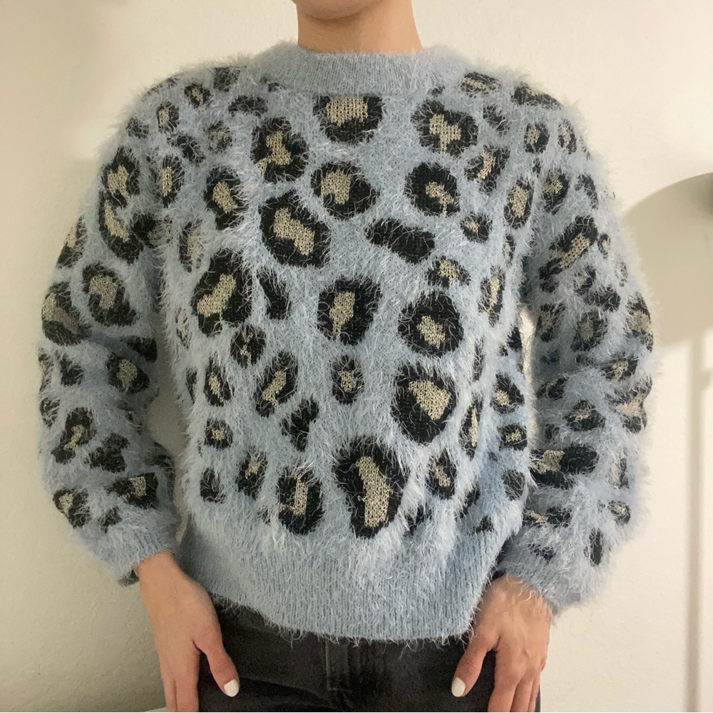 Chic Leopard Print Crew Neck Sweater
